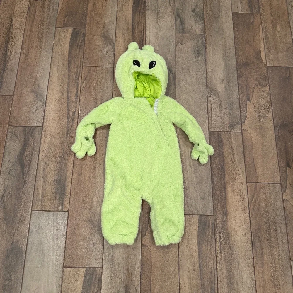 Green Alien Baby Costume (no tag) – Pottery Barn